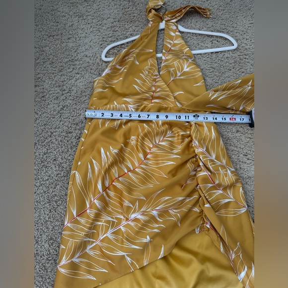 CAMILA COELHO ANTONIA MINI DRESS IN GOLD
TROPICAL. SIZE M - Picture 7 of 8